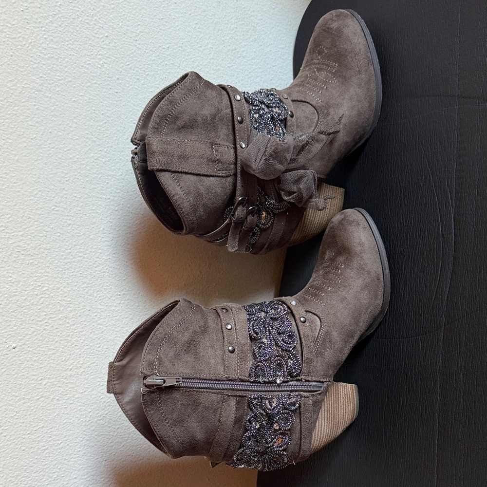 Not Rated Sz 8.5 Embellished Taupe Ankle Boots - Picture 3 of 9